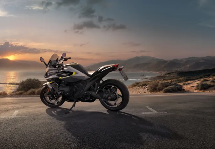 P90596510_highRes_the-new-bmw-r-1300-r