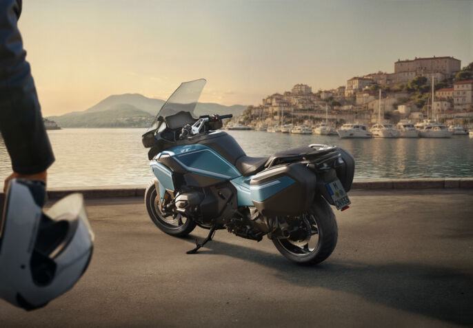 P90596281_highRes_the-new-bmw-r-1300-r