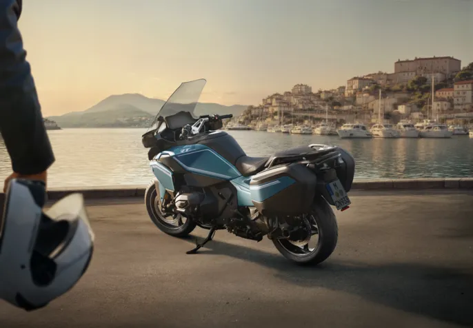 P90596281_highRes_the-new-bmw-r-1300-r