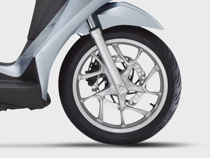 Piaggio_Medley-125_2025_Wall-img_1920x1440_Ruota-ant_1