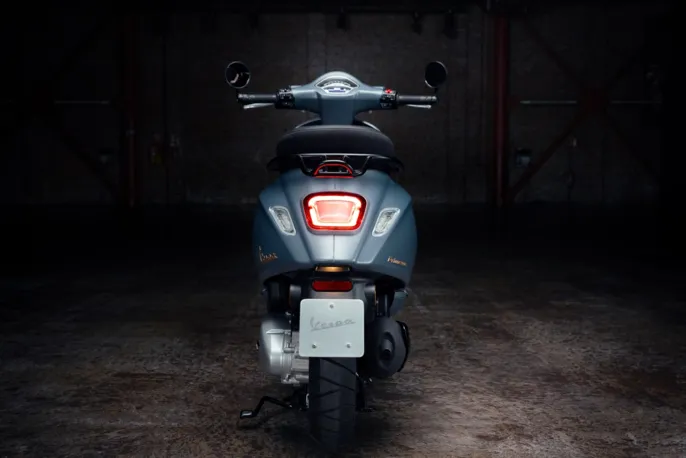 Vespa_Officina08_wall-image_1920x1280_3