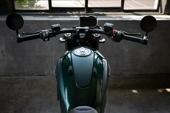04 - MY26_SCRAMBLER_NIGHTSHIFT_EMERALDGREEN _10__UC852222_High