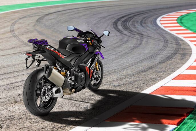 GAL-PREM-Aprilia-RSV4-Factory-D-3840x2560-B