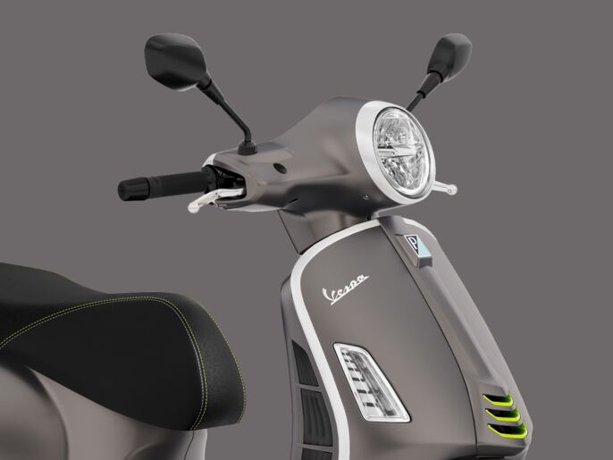 Piaggio-Vespa-GTS-SuperTech-1920x1440-WALL+IMG-DESK-A-125