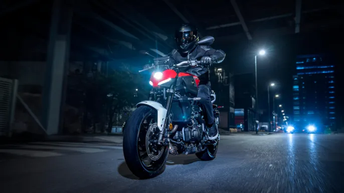 2027-Yamaha-MT07AS-EU-Redline-Action-003-03