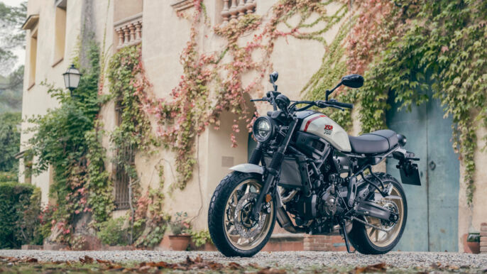 2022-Yamaha-XS700SCR-EU-Tech_Black-Static-007-03