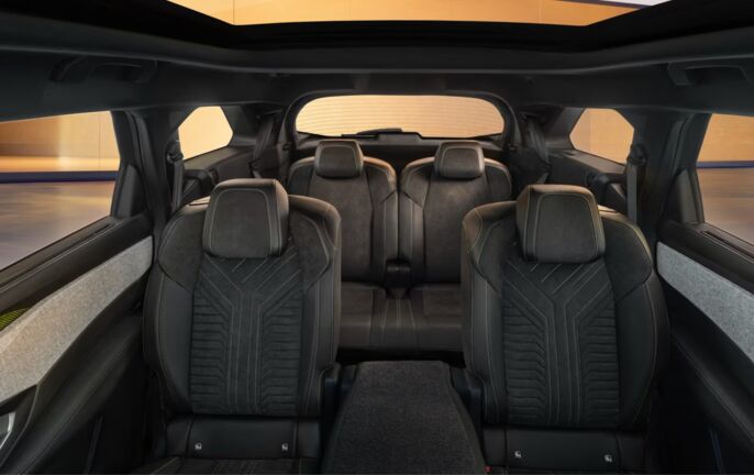 PEUGEOT_E_5008_SHOWROOM_ALLURE3_D_1588x1000-ezgif.com-avif-to-jpg-converter