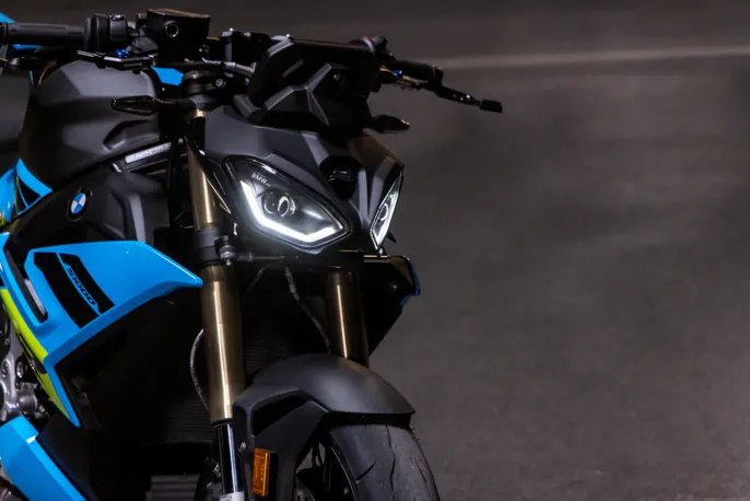 P90572570_highRes_the-new-bmw-s-1000-r