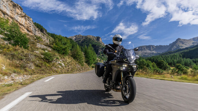 2025_YAM_MT09ATRDX_EU_MDNM6_ACT_004_03_preview