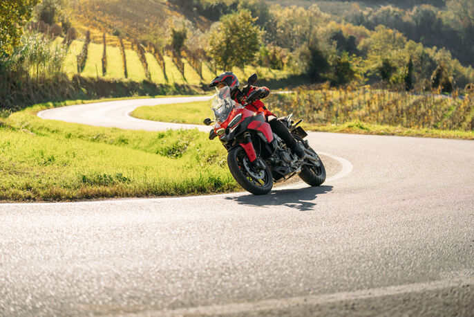 MY25_MULTISTRADA_V2_DYNAMIC _4__UC732468_Low