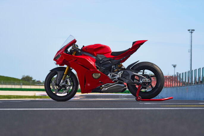 MY25_PANIGALE_V4S_ON_LOCATION _3__UC662263_High