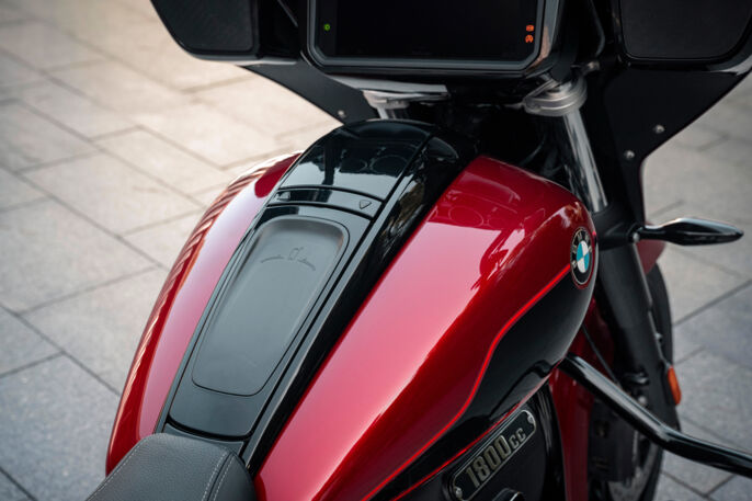 P90569077_highRes_bmw-r-18-roctane-r-1