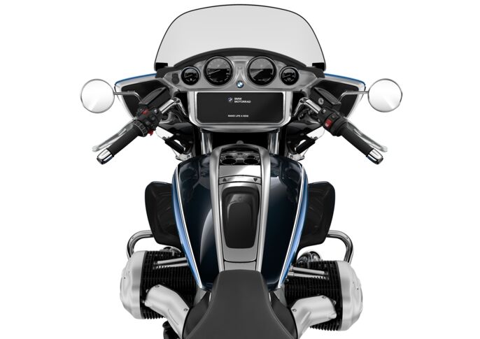 P90569064_highRes_bmw-r-18-roctane-r-1