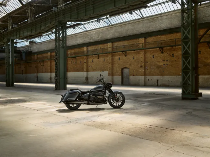 P90504650_highRes_bmw-r-18-roctane-05-