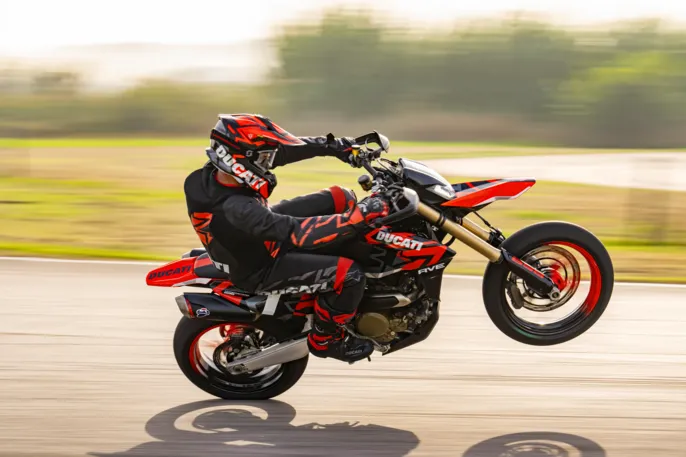 MY24_HYPERMOTARD_698_MONO _337__UC575920_High