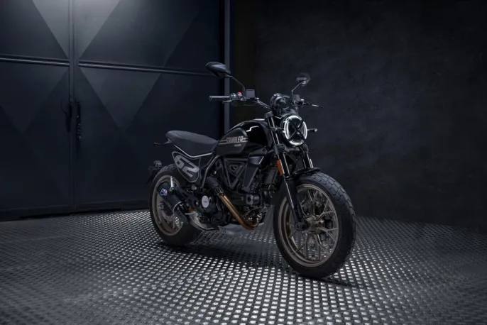 03_-_my25_scrambler_full_throttle___4__uc702904_mid_RTvlVOo_large