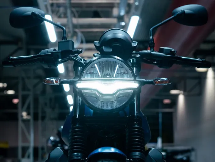 MotoGuzzi_V7_wall-image_1920x1440