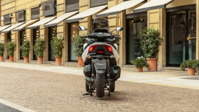 2025_YAM_LMW300YM_EU_WM6_STA_011_03_preview