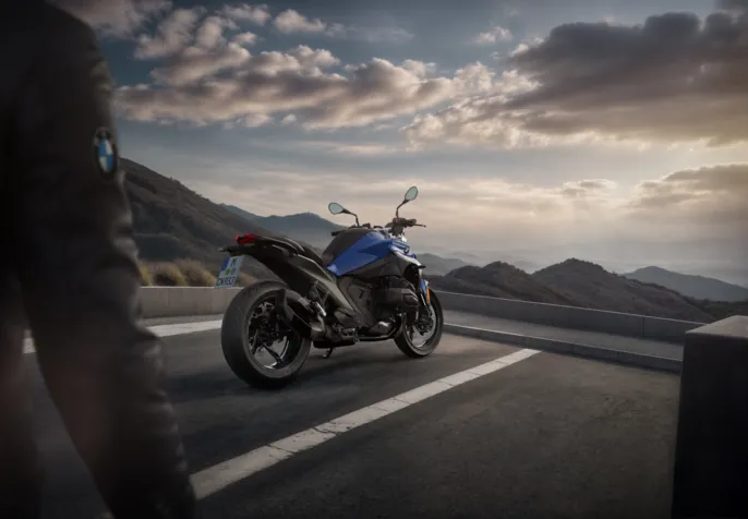 P90593380_highRes_the-new-bmw-r-1300-r