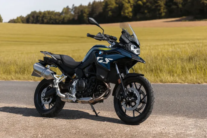 P90608204_highRes_bmw-motorrad-model-r