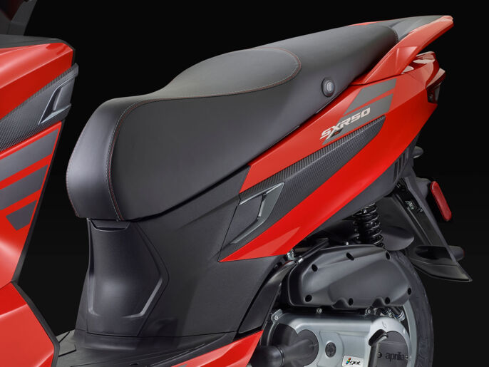 Aprilia_SXR-50-red_wall-img_1920x1440_sella_1