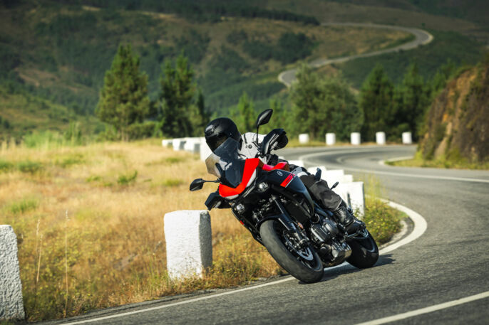 2026-Yamaha-MT07TRS-EU-Redline-Action-002-03