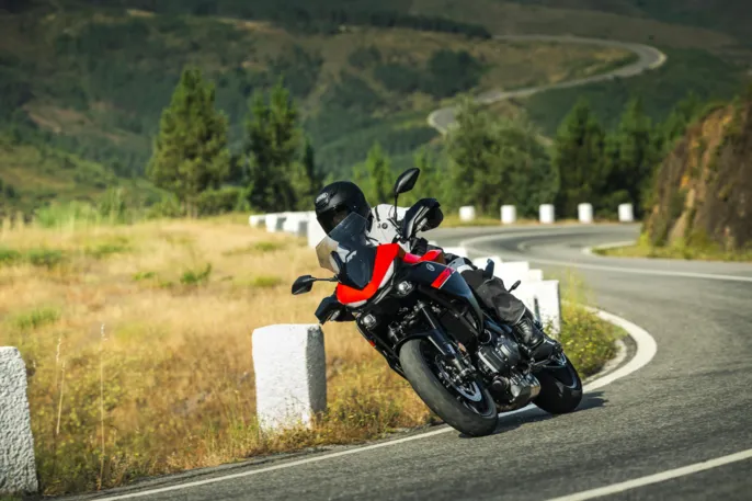 2026-Yamaha-MT07TRS-EU-Redline-Action-002-03