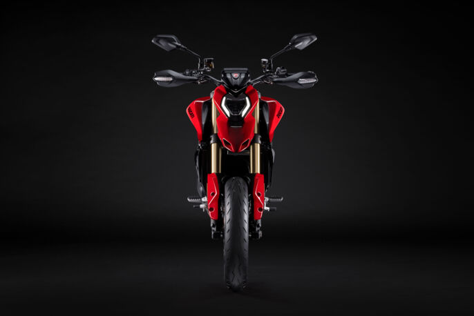 MY26_HYPERMOTARD_V2_STUDIO _4__UC873967_High