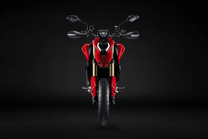 MY26_HYPERMOTARD_V2_STUDIO _4__UC873967_High