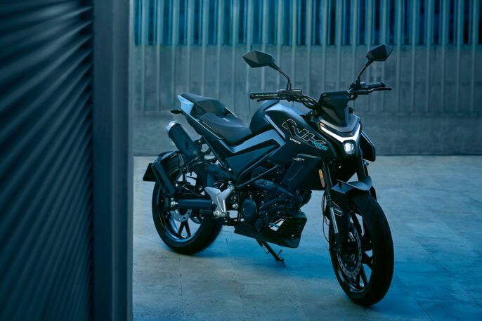 125NK_Gem Black_Static (7)