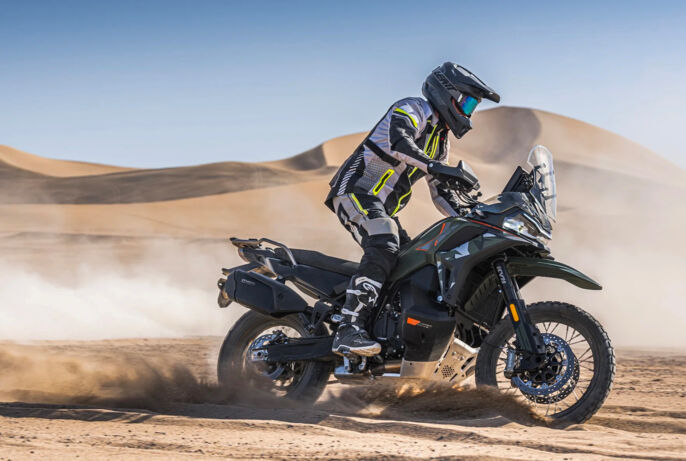 CFMOTO_1000MT-X_Outdoors_11