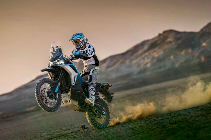 CFMOTO_1000MT-X_Outdoors_5-scaled