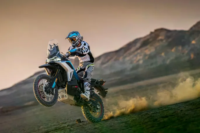 CFMOTO_1000MT-X_Outdoors_5-scaled