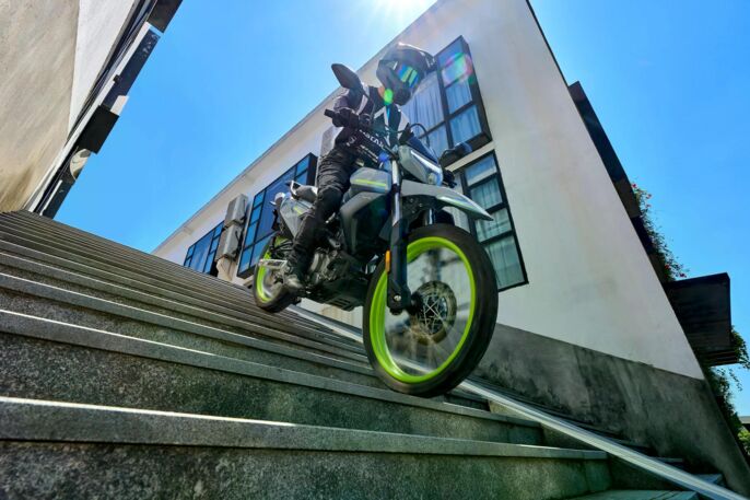 250DUAL_Outdoors_a08