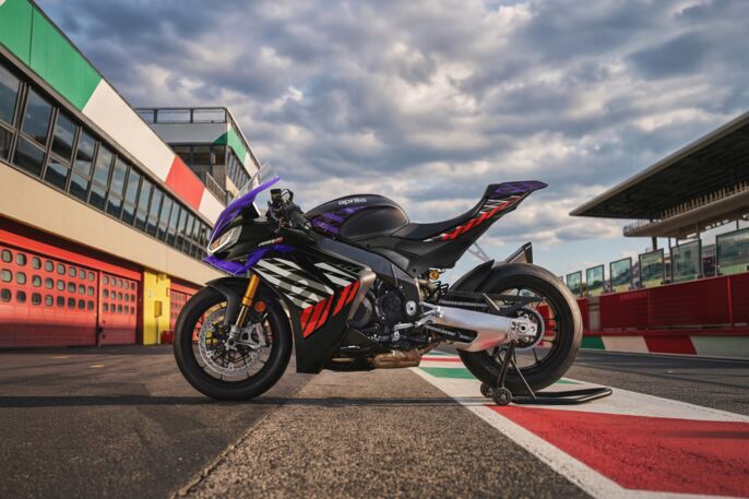 GAL-PREM-Aprilia-RSV4-Factory-D-3840x2560-F