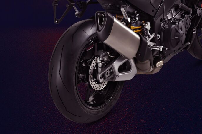 GAL-PREM-Aprilia-Tuono+V4-Factory-D-3840x2560-C
