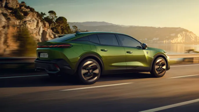 PEUGEOT_408_HYBRID_REVEAL_SWITCH_ELECTRIC_D_1920x1080