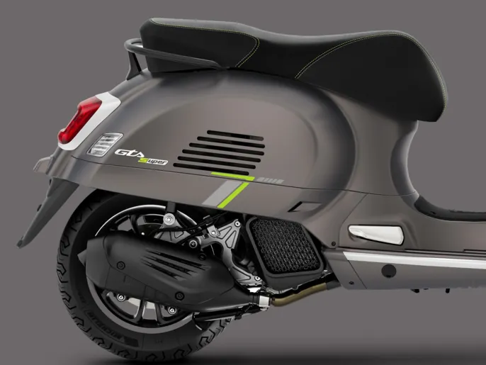 Piaggio-Vespa-GTS-SuperTech-1920x1440-WALL+IMG-DESK-B-125