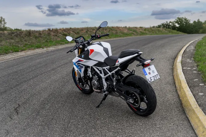 P90655302_highRes_bmw-f-450-r