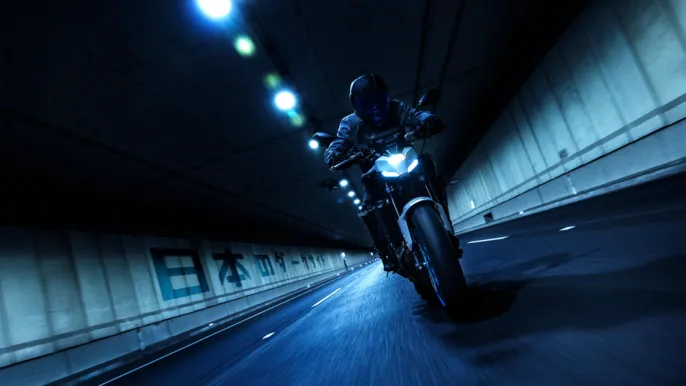 2027-Yamaha-MT07AS-EU-Ice_Storm-Action-003-03