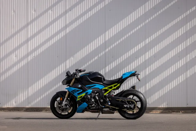 P90572562_highRes_the-new-bmw-s-1000-r