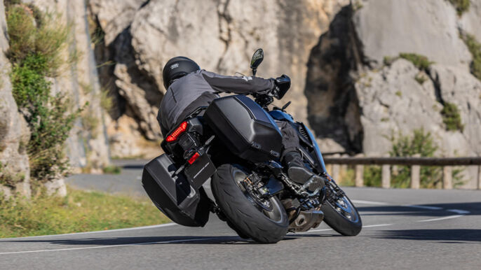 2025_YAM_MT09ATRDXCS_EU_DPBMU_ACT_008_03_preview