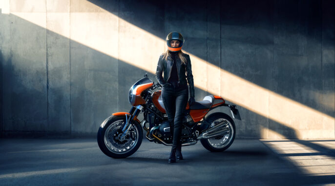 P90579813_highRes_bmw-r-12-s-the-backg