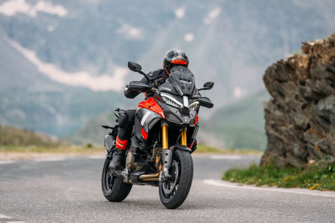 MY25_DUCATI_MULTISTRADA_V4_PIKES_PEAK_DYN_ONLOCATION _15__UC692777_High