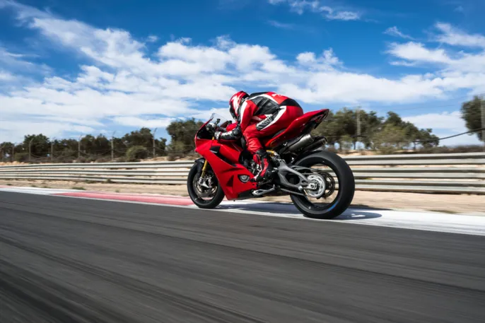 MY25_Ducati_Panigale_V2_S_106_UC721756_High