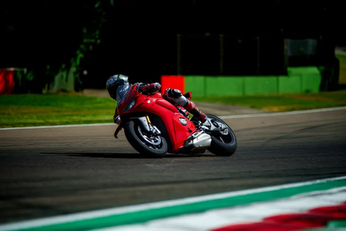 MY25_PANIGALE_V4S_DYNAMICS _2__1_UC662208_High