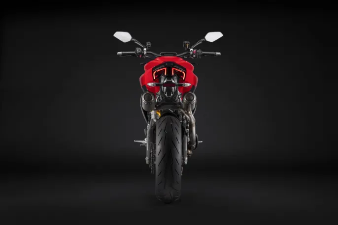 MY25_Ducati_Streetfighter_V2_S_011_UC721599_High