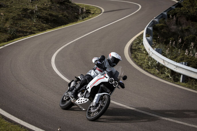 MY22_Ducati_Desert_X_296_UC386413_High