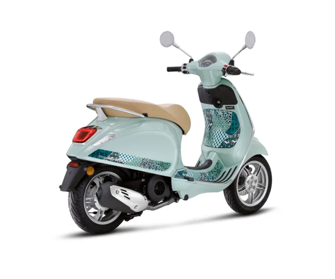 02-vespa-batik