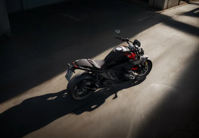 P90593378_highRes_the-new-bmw-r-1300-r